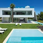 Newly Built 6 BDRM Luxury Villa in Nueva Andalucía