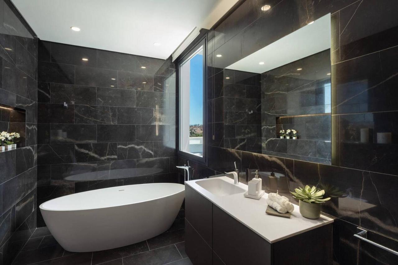 Apartamento Newly Built 6 Bdrm Luxury In Nueva Andalucía Marbella