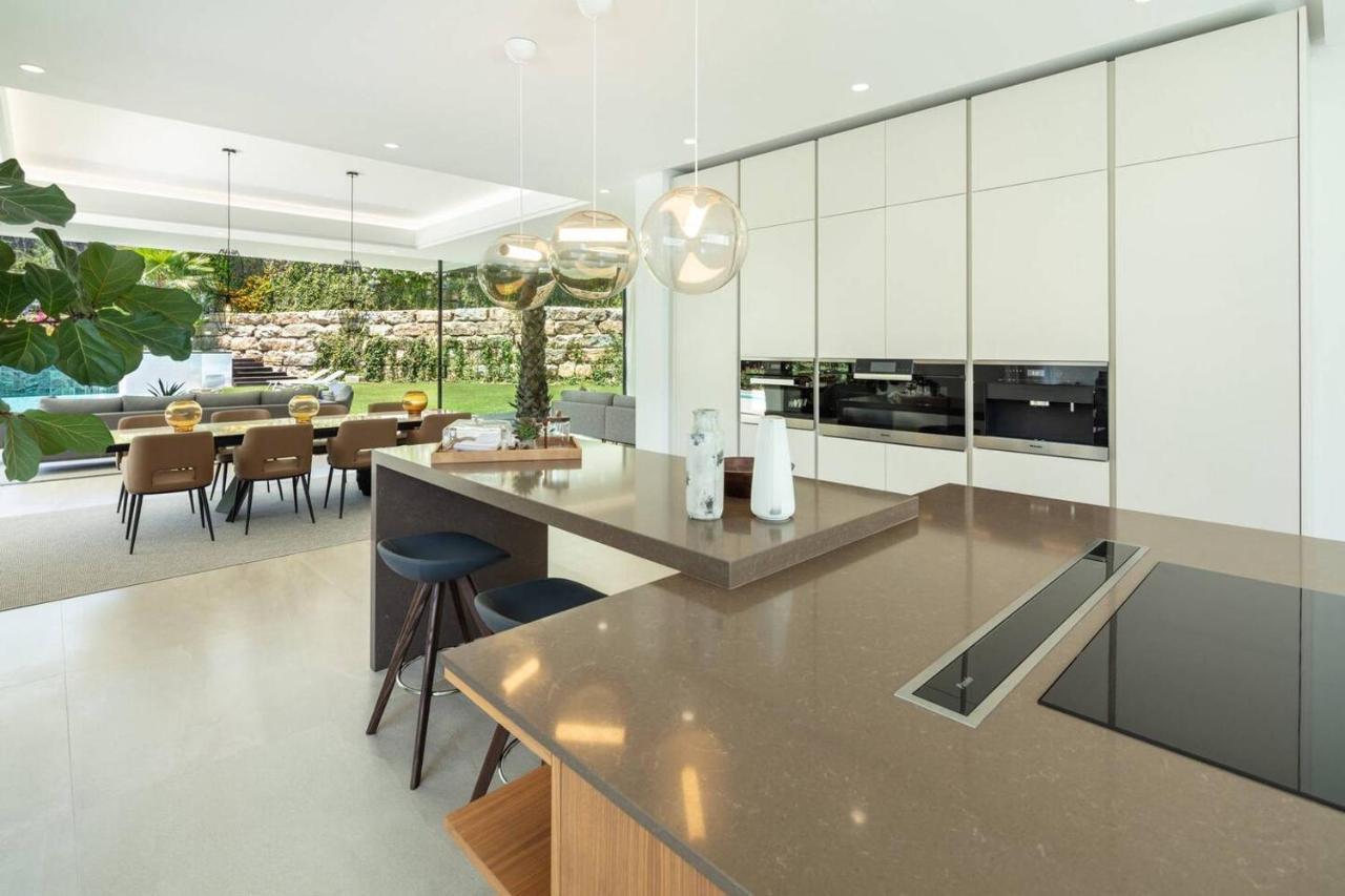 Apartment Newly Built 6 Bdrm Luxury In Nueva Andalucia *